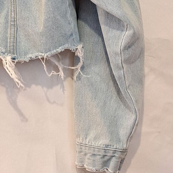 Caution to the Wind Cropped Distressed Frayed Hemline Causal Jacket Size 12 Y2K - Picture 8 of 12